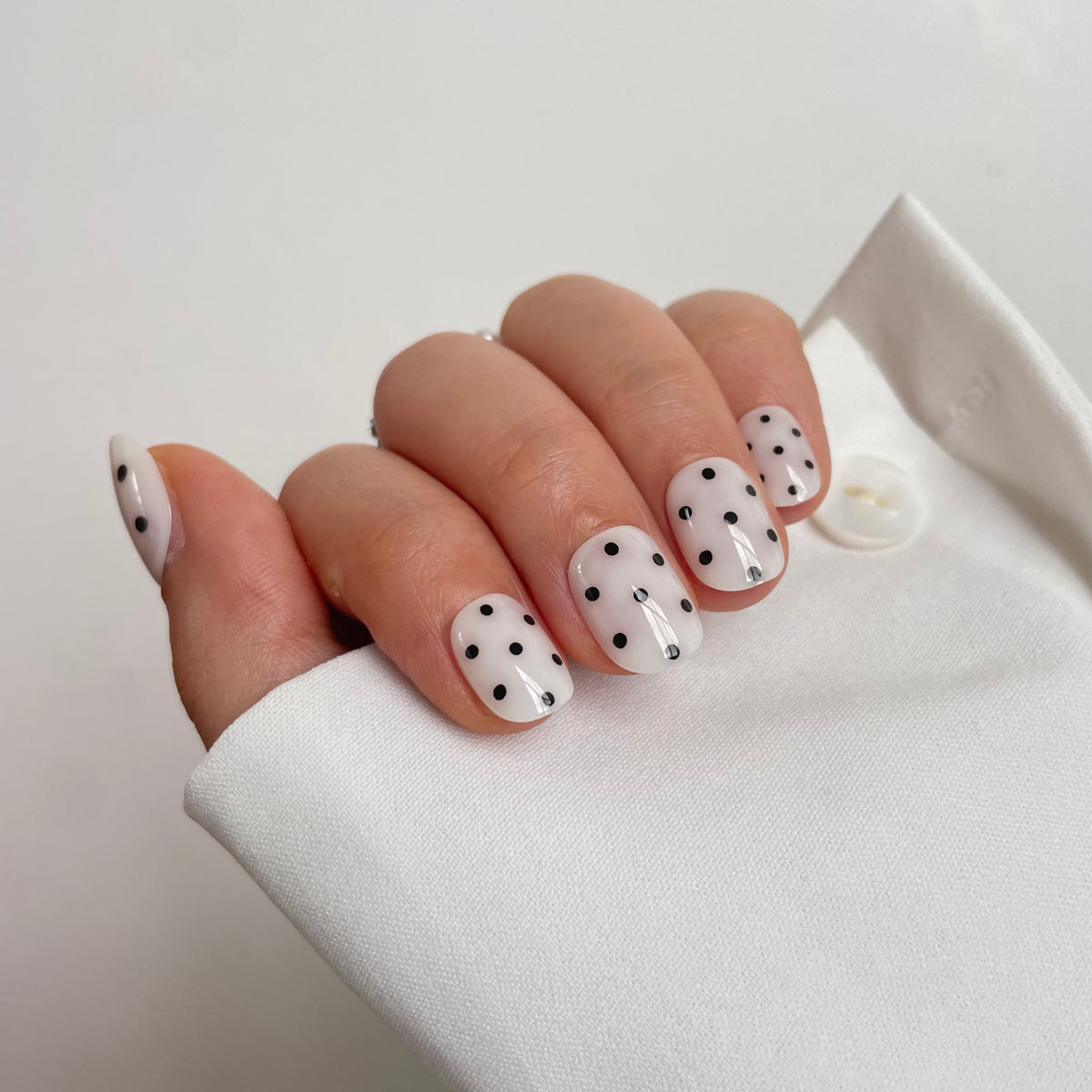 Lashthing press-on nagels Polka Babe White (XS-Squoval) - foto 1